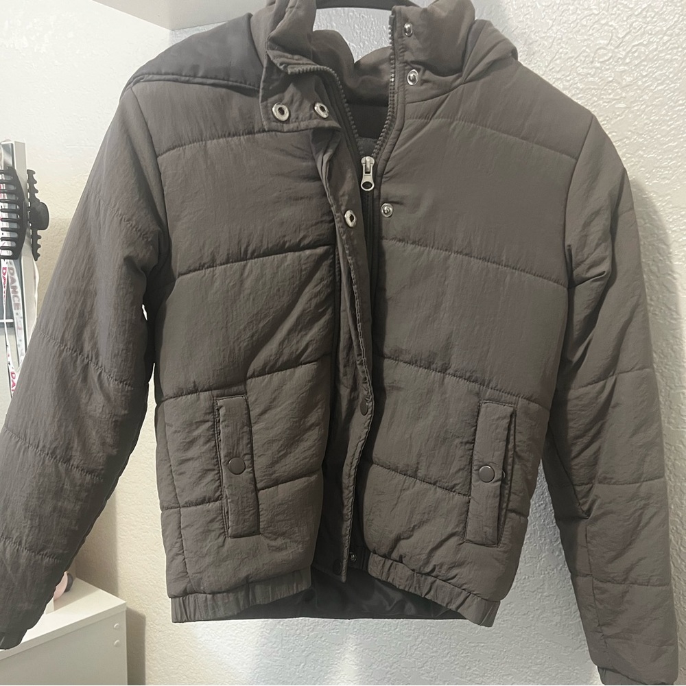 grey puffer jacket